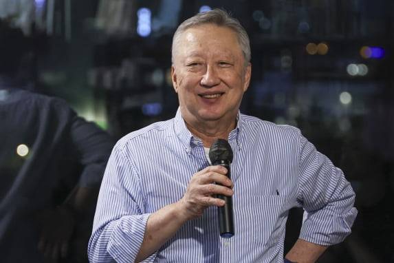 박용만 전 대한상의 회장이 3일 북콘서트 참석자들과 대화하고 있다. 임형택 기자