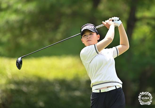 4일 경기도 이천시 블랙스톤 이천에서 열린 KLPGA투어 KB금융 스타챔피언십에 대기 1번으로 아침 일찍 나왔다가 불참자가 나오지 않는 바람에 대회 출전이 무산된 최예본. KLPGA