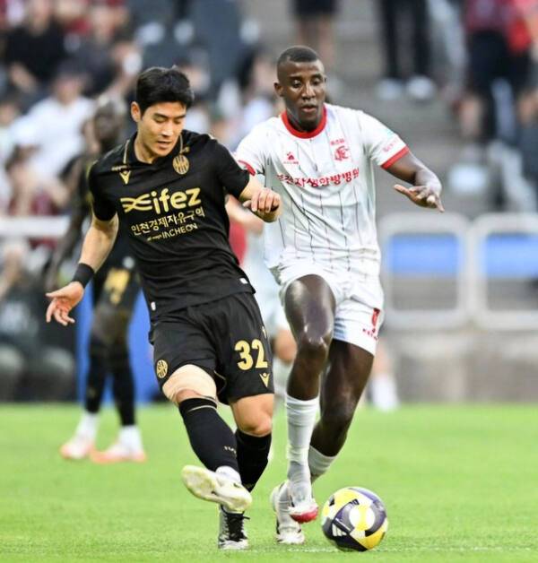 프로축구 K리그2 부천FC와 인천 유나이티드가 7일 28라운드 경기를 벌인다. 사진은 지난 15라운드 양 팀의 맞대결 경기 장면. 부천FC 제공