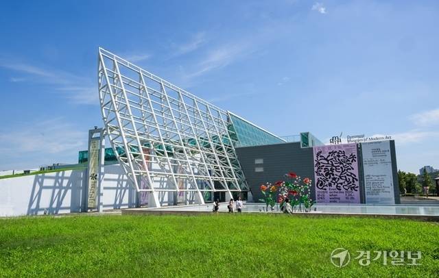 안산시 단원구 화랑유원지에 위치한 경기도미술관은 경기도민의 삶의 질 향상과 현대 미술 작품을 보전, 해석하는 역할을 수행하고 있다. 사진은 미술관 전경. 윤원규기자