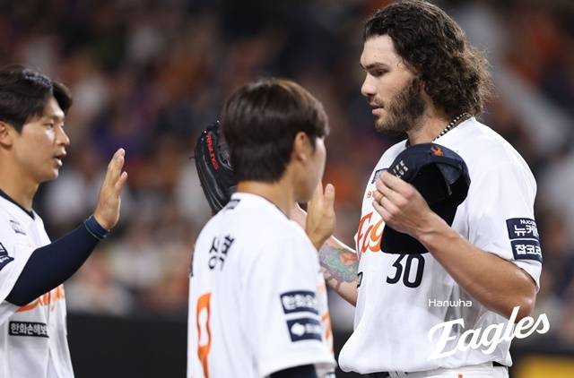 3일 대전 NC전에서 또 하나의 대기록과 마주한 폰세. 사진=한화 제공