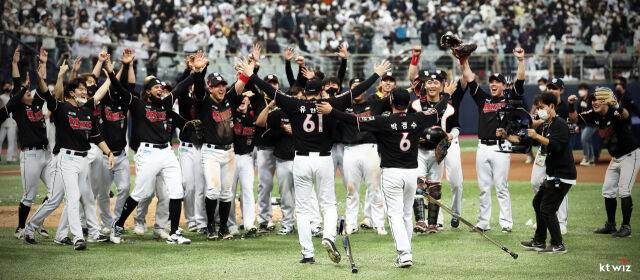 2021년 한국시리즈 우승을 차지한 KT 위즈./KT 위즈