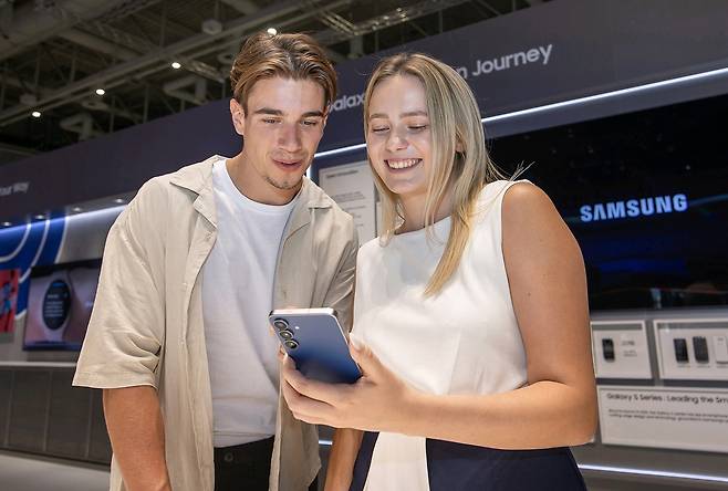 삼성전자가 5~9일(현지시간) 독일 베를린에서 열리는 IFA 2025에서 ‘갤럭시 S25 FE’를 공개했다. [삼성전자 제공]