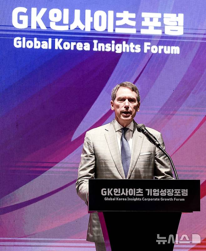 [서울=뉴시스] 정병혁 기자 = 네이탄 로젠버그 인시그니엄 대표가 4일 서울 중구 웨스틴 조선호텔에서 열린 글로벌 코리아 인사이츠 포럼에서 기조강연을 하고 있다.  2025.09.04. jhope@newsis.com