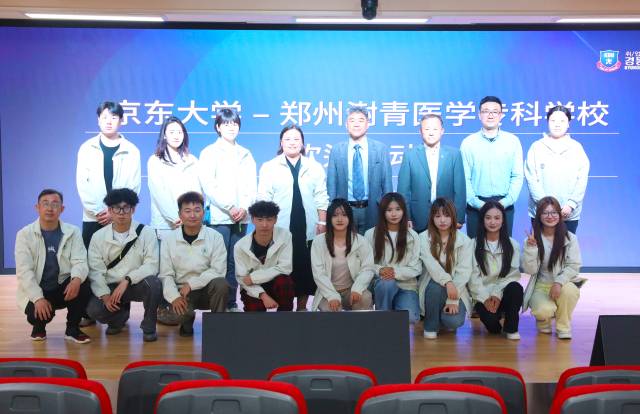 ▲지난 5월 13일 중국 정저우 수청의학전문학원 학생들이 경동대학교 방문해 기념사진을 촬영하고 있다. ⓒ경동대