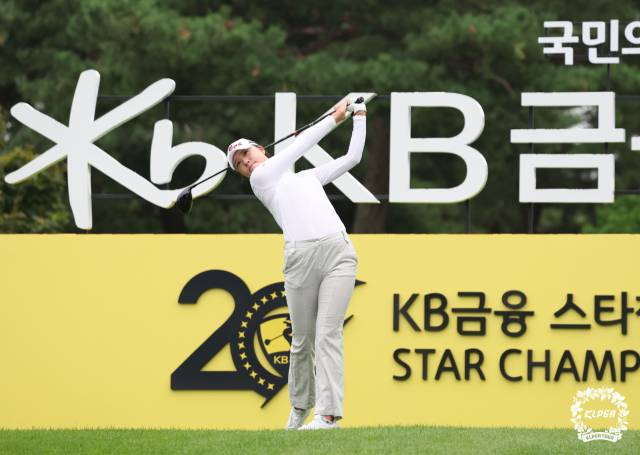 단독 선두에 나선 문정민. 사진 제공=KLPGA