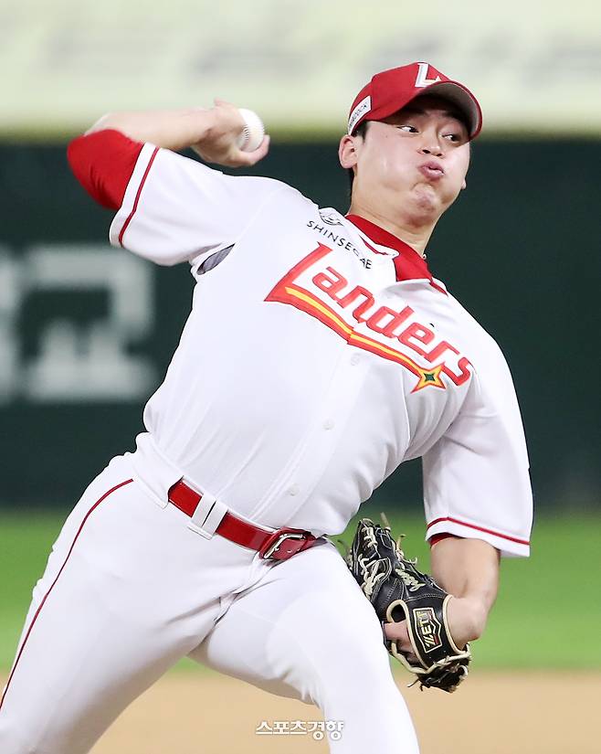 SSG 조병현이 지난 7월10일 인천 KT전에서 역투하고 있다. SSG랜더스 제공