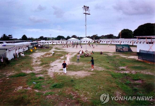나우루 내 호주 난민 수용소 2003년 12월 10일 촬영된 나우루 내 호주 난민 수용 시설의 모습. 2025.09.04
[EPA 연합뉴스 자료사진. 재판매 및 DB 금지]