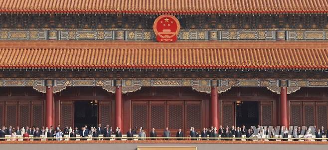 중국 80주년 전승절 열병식 참관하는 톈안먼 망루  [신화 연합뉴스 자료사진. 재판매 및 DB금지]