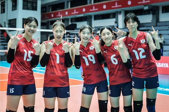 U-21 여자배구 대표팀에서 뛰었던 이지윤(15번), 박여름(1번), 최윤영(6번). [FIVB 홈피 캡처. 재판매 및 DB 금지]