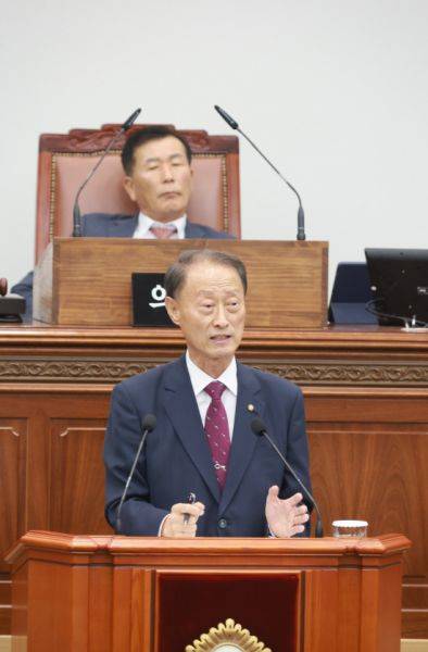 시정질의하는 손태화 의장.
