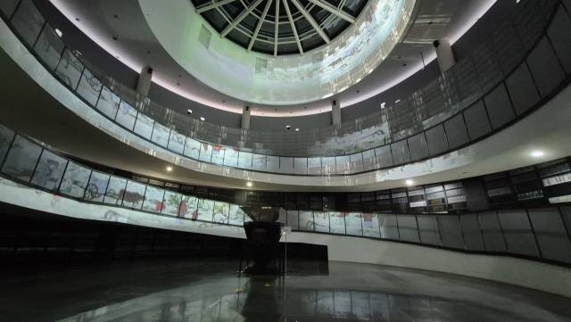 대장경테마파크 대장경천년관 입구로 사용되는 특이한 형태의 원형 계단. 남태우 기자