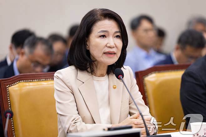 이진숙 방송통신위원장이 2일 서울 여의도 국회에서 열린 제429회 국회(정기회) 과학기술정보방송통신위원회 제1차 전체회의에 출석해 의원 질의에 답하고 있다. 2025.9.2/뉴스1 ⓒ News1 유승관 기자