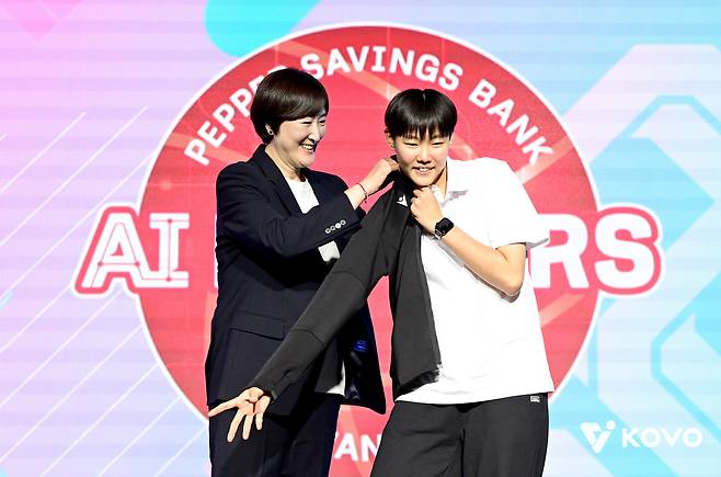 2순위로 김서영을 뽑은 장소연 페퍼저축은행 감독(KOVO제공)