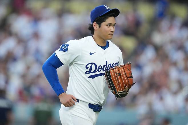 LA 다저스 오타니 쇼헤이가 지난 8월28일(한국 시간) 미국 캘리포니아주 LA 다저 스타디움에서 열린 2025 메이저리그 정규시즌 신시내티전서 이닝을 마치고 더그아웃으로 들어가고 있다. 사진 | LA=Imagn Images 연합뉴스