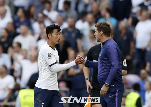 토트넘 홋스퍼에서 사제의 인연을 맺었던 손흥민과 마우리시오 포체티노 감독. /사진=뉴시스(AP)