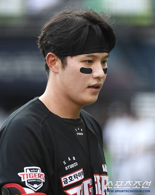 17일 서울 잠실구장에서 열린 KIA-두산전. 1회초 2사 만루. 오선우가 내야땅볼로 아웃된 후 아쉬워하고 있다. 잠실=정재근 기자 cjg@sportschosun.com/2025.8.17/