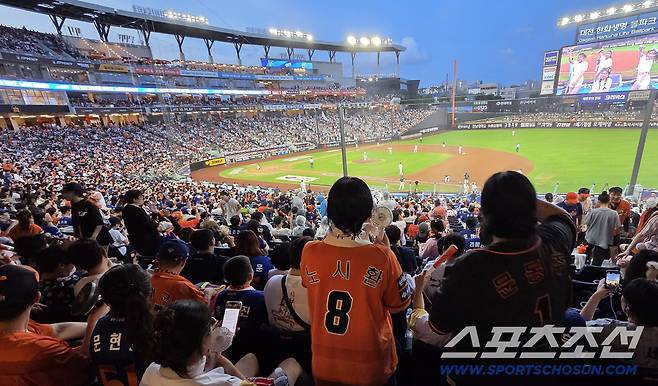 13일 대전 한화생명 볼파크에서 열린 한화 이글스와 롯데 자이언츠의 경기. 한 시즌 최다 매진 신기록(48번째)을 기록한 대전 볼파크. 대전=송정헌 기자songs@sportschosun.com/2025.08.13/