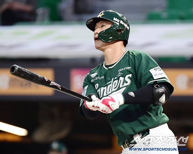 5일 인천 SSG랜더스필드에서 열린 SSG와 롯데의 경기. 2회말 롯데 벨라스케즈 상대 선제 투런포를 날린 SSG 류효승. 인천=송정헌 기자songs@sportschosun.com/2025.09.05/