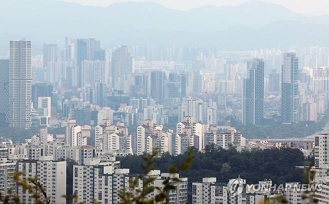 서울 시내 아파트 전경. 연합뉴스
