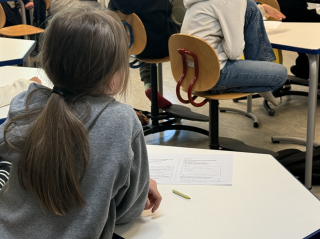 핀란드 포르나이넨시의 포르나이넨 종합학교 4학년 학생이 미디어 리터러시 수업에 참여하고 있다. 10세가량의 어린이들은 미디어 세상에 뛰어들기 직전이거나 초기인 시기가 가장 교육 효과가 크다. 포르나이넨=최은서 기자