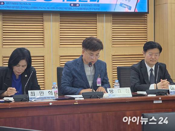 방효창 경제정의실천시민연합(경실련) 정책위원장이 5일 국회에서 열린 '구글·애플 인앱 결제 피해기업 사례발표, 대안 마련 정책토론회'에서 발언하고 있다. [사진=박정민 기자]