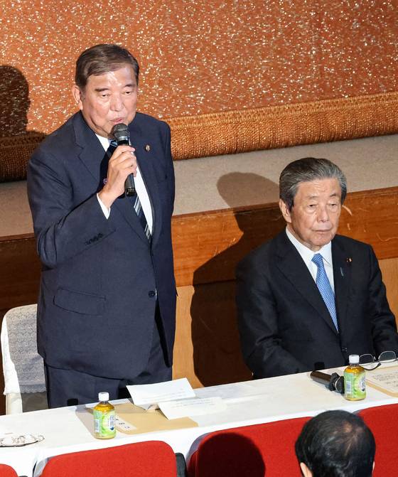 지난 2일 자민당 의원총회에 참석한 이시바 시게루 일본 총리가 자민당 총재 자격으로 발언하고 있다. 지지통신·AFP=연합뉴스