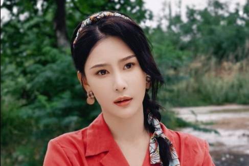 중국 인기 여배우 쉬쯔인이 최근 남자친구인 리윈펑과 헤어졌다고 밝혔다. [사진출처 = 웨이보]