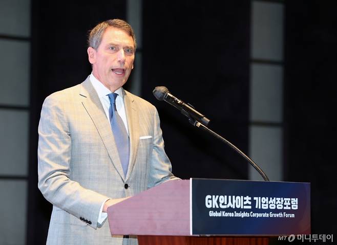 네이탄 로젠버그 인시그니엄 공동창업자 겸 대표가 4일 중구 웨스틴 조선 서울에서 GK인사이츠와 머니투데이 공동주최로 열린 '글로벌코리아인사이츠포럼'에서 '문화의 차이를 넘어: 한국 기업의 해외 진출 성공 전략' 기조강연을 하고 있다. /사진=이기범 기자 leekb@