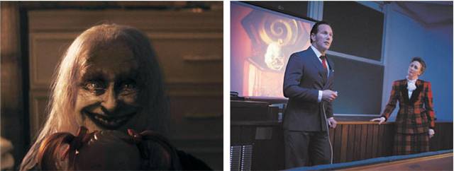 12년 역사를 마무리하는 ‘컨저링:마지막 의식’은 실존 인물인 워렌 부부(오른쪽 사진)가 거울에 깃든 악령(왼쪽)을 퇴치하는 과정을 보여준다.