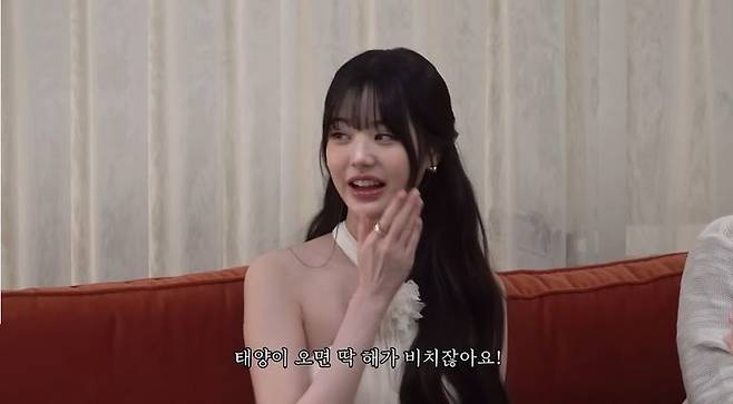 [서울=뉴시스] 4일 유튜브 채널 '추성훈'에는 그룹 '아이브' 장원영이 게스트로 출연한 영상이 공개됐다. (사진=추성훈 유튜브 채널 화면 캡처)  2025.09.05. photo@newsis.com *재판매 및 DB 금지