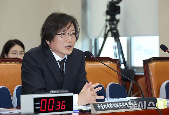 [서울=뉴시스] 고승민 기자 = 주병기 공정거래위원장 후보자가 5일 서울 여의도 국회에서 열린 정무위원회의 인사청문회에서 의원 질의에 답하고 있다. 2025.09.05. kkssmm99@newsis.com