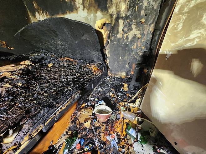 5일 오전 4시 20분쯤 부산 북구 구포동의 한 여관에서 불이 나 50대 투숙객이 숨졌다. 부산소방재난본부 제공