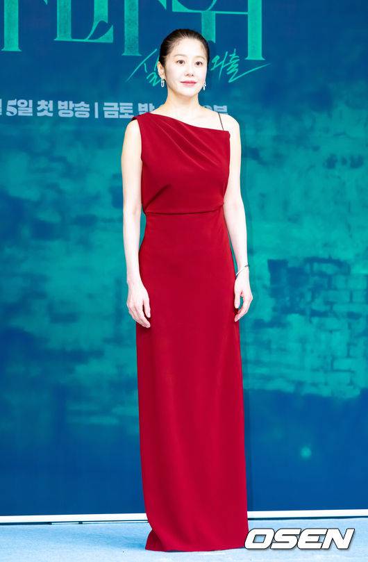 [OSEN=박준형 기자]  4일 오후 서울 목동 SBS 사옥에서 SBS 금토드라마 ‘사마귀: 살인자의 외출’ 제작발표회가 진행됐다.   배우 고현정과 장동윤이 출연하는 드라마 ‘사마귀: 살인자의 외출’은 잔혹한 연쇄살인마 ‘사마귀’가 잡힌 지 20여 년이 지나 모방범죄가 발생하고, 이 사건 해결을 위해 한 형사가 평생 증오한 ‘사마귀’인 엄마와 예상 못한 공조수사를 펼치며 벌어지는 고밀도 범죄 스릴러다.배우 고현정이 포즈를 취하고 있다.    2025.09.04 / soul1014@osen.co.kr