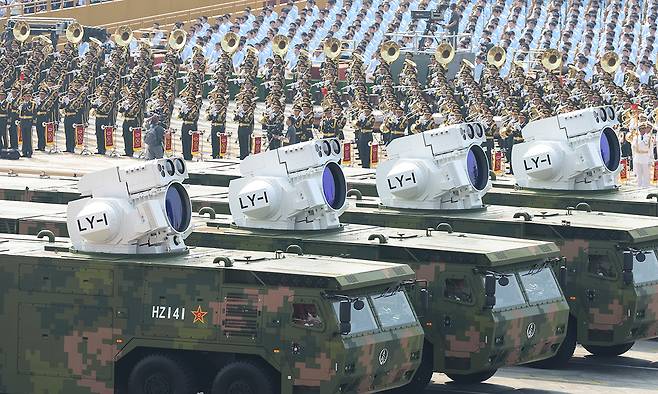 중국의 LY-1 레이저 무기가&nbsp;지난 3일 베이징 텐안먼 광장에서 열린&nbsp;제2차 세계대전 승전 80주년 열병식에서 행진을 하고 있다. 신화·연합뉴스
