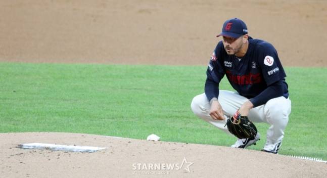 실점 후 주저 앉아 아쉬워하는 벨라스케즈. /사진=강영조 선임기자