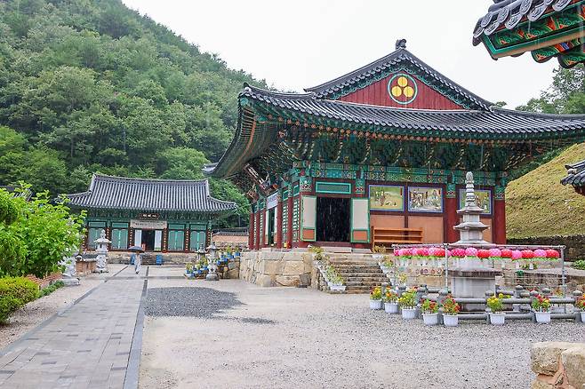 금당사 극락보전과 지장전 [사진/백승렬 기자]