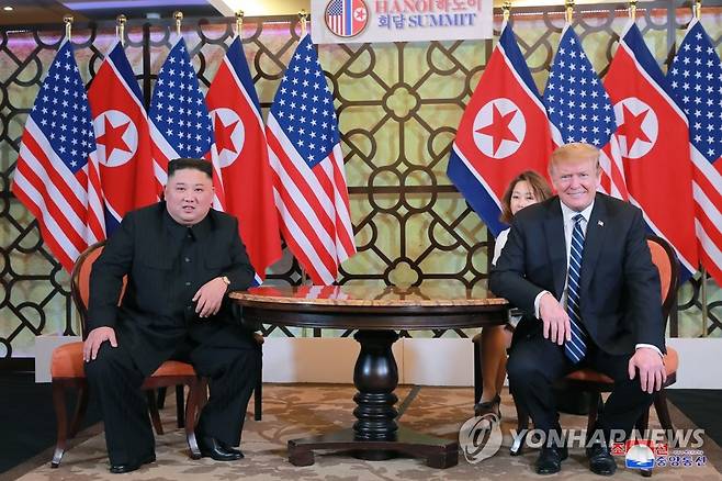 2019년 2월 하노이서 만난 김정은과 트럼프 [조선중앙통신=연합뉴스 자료사진. 국내에서만 사용가능. 재배포 금지. For Use Only in the Republic of Korea. No Redistribution]