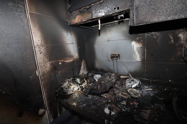 ▲ 6일 0시 47분께 포항시 남구 동해면 한 빌라에서 불이 나 반려묘 1마리가 폐사했다. 포항남부소방서 제공