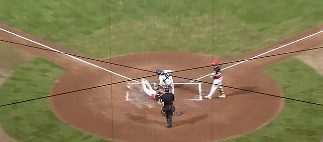 6회 홈스틸에 성공하는 박찬호(사진 = MBC Sports+ 중계화면 캡처)