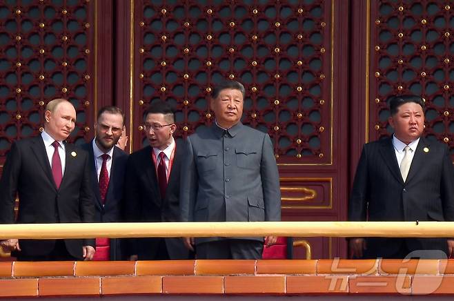 (평양 노동신문=뉴스1) = 북한 노동당 기관지 노동신문은 3일 김정은 당 총비서가 중국인민항일전쟁 및 세계반파쇼전쟁승리(전승절) 80돌(주년) 기념행사에 참석한 사실을 4일 보도했다. [국내에서만 사용가능. 재배포 금지. DB 금지. For Use Only in the Republic of Korea. Redistribution Prohibited] rodongphoto@news1.kr