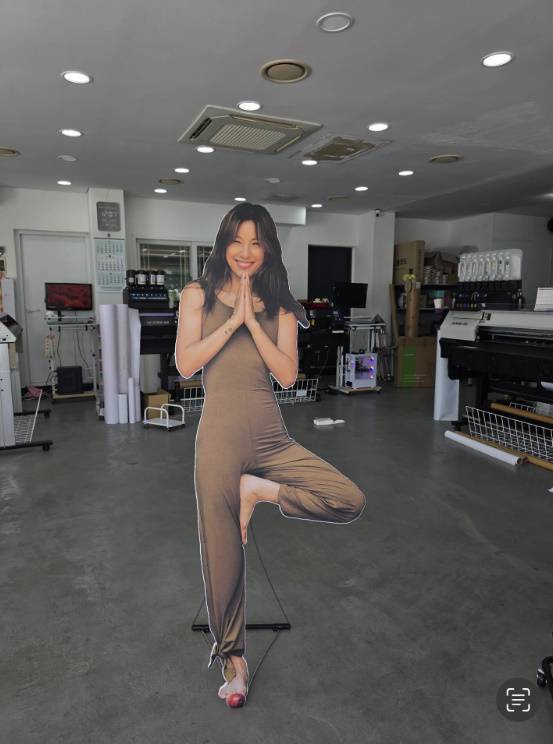 이효리 요가원 등신대 / 아난다 효리 인스타그램 캡처