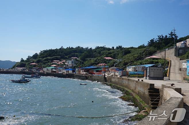 슬도마을. 마을 앞 도로는 선처럼 바다와 경계를 짓고, 경계 너머에서 파도는 늘 거칠고 땅은 가파르다. 2025.9.5/뉴스1 ⓒ News1 조영석 기자