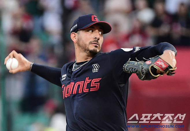 5일 인천 SSG랜더스필드에서 열린 SSG와 롯데의 경기. 선발 투구하고 있는 롯데 벨라스케즈. 인천=송정헌 기자songs@sportschosun.com/2025.09.05/