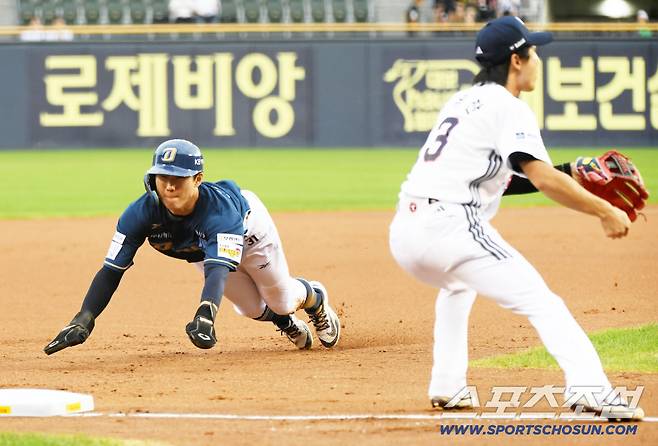 14일 잠실구장에서 열린 두산 베어스와 NC 다이노스의 경기. 1회초 무사 2루 NC 박민우 땅볼 때 최원준이 3루를 파고들고 있다. 잠실=박재만 기자 pjm@sportschosun.com/2025.08.14/