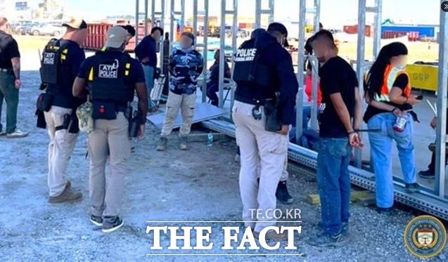 미국의 연방 수사기관인 ATF(주류·담배·화기 및 폭발물 단속국)는 조지아주 브라이언 카운티에 있는 현대 메가 사이트 배터리 공장에서 HSI, FBI, DEA, ICE, GSP 및 기타 기관과 함께 주요 이민 단속 작전에 참여했다고 현장 사진과 함께 해당 내용을 5일 SNS에 밝혔다. /ATF애틀랜타 지부 X