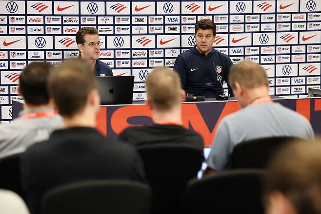 <yonhap photo-0143=""> 공식 기자회견하는 포체티노 미국 축구 대표팀 감독 (모리스타운[미국 뉴저지주]=연합뉴스) 윤동진 기자 = 미국 축구 국가대표팀 마우리시오 포체티노 감독이 5일(현지시간) 미국 뉴저지주 하얏트 리젠시 모리스타운에서 열린 공식 기자회견에서 발언하고 있다. 2025.9.6 mon@yna.co.kr/2025-09-06 00:53:15/ <저작권자 ⓒ 1980-2025 ㈜연합뉴스. 무단 전재 재배포 금지, AI 학습 및 활용 금지></yonhap>