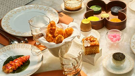 르 까페 루이 비통의 메뉴들. 감칠맛을 내는 독특한 디저트, 에그 보야지부터 전통 다식을 닮은 마카롱이 담긴 청담 박스까지 다채로운 미식을 제안한다. 사진 루이 비통