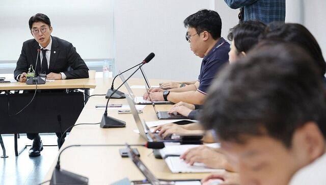 5일 서울 여의도 국회 의원회관에서 열린 더불어민주당 언론개혁특별위원회 기자설명회에서 노종면 의원이 발언하고 있다. 연합뉴스