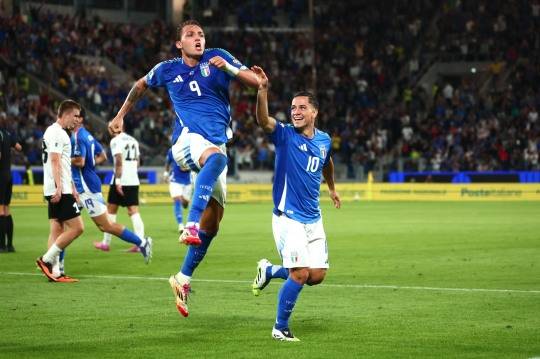 골 세리머니하는 이탈리아 축구대표팀의 마테오 레케기(9번). 사진[EPA=연합뉴스]